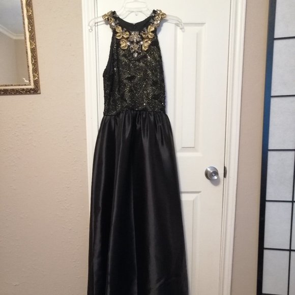 SOLD-Stunning Badgley Mischka Collection Black and Gold dress with Crystals - Picture 6 of 7